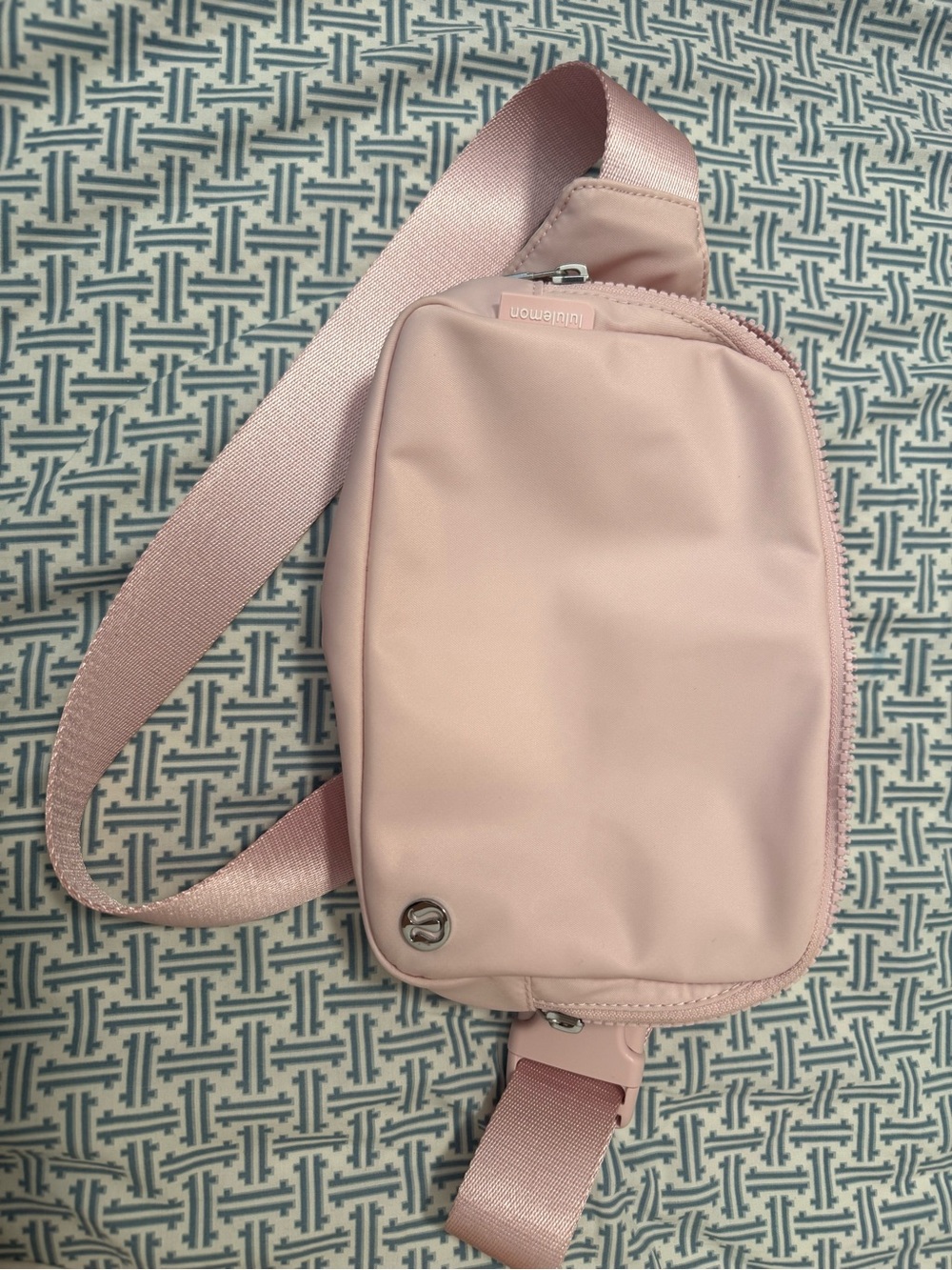 Lululemon athletica Blush Pink 2L Crossbody Belt Bag